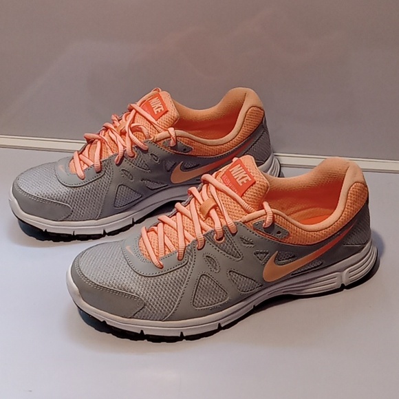 NIKE Women's Gray and Peach Orange Nike Revolution 2 Size 11 - Picture 2 of 7